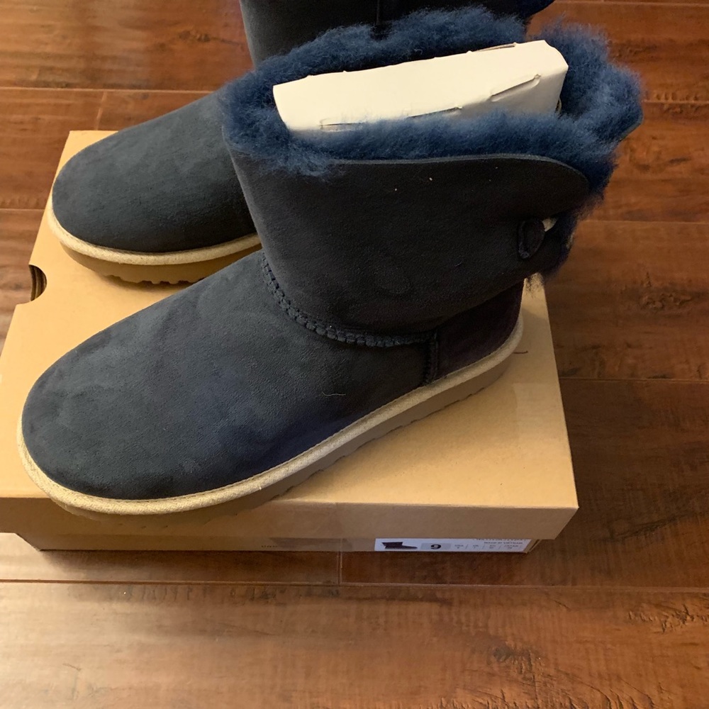 Uggs size 11 - Picture 5 of 8